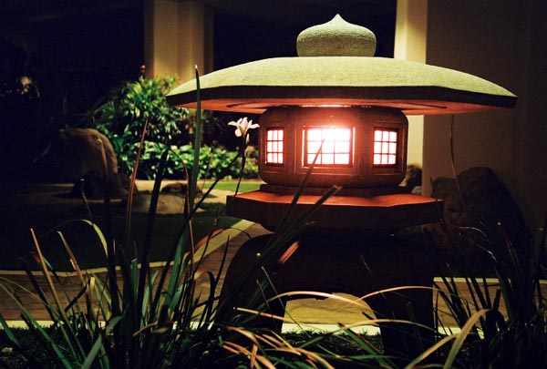  Maui Prince Japanese Garden Lantern 